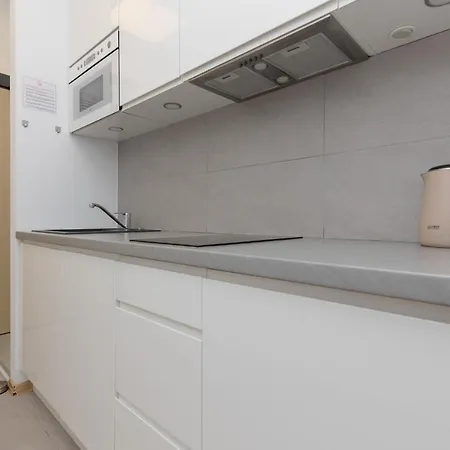 Aleje Jerozolimskie With Parking And Ac By Renters * Warsaw