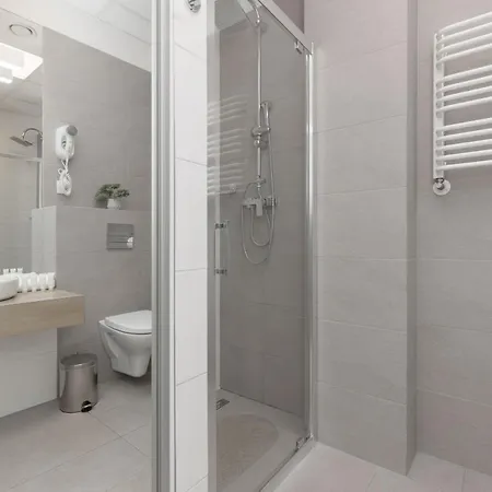 Aleje Jerozolimskie With Parking And Ac By Renters Apartment Warsaw